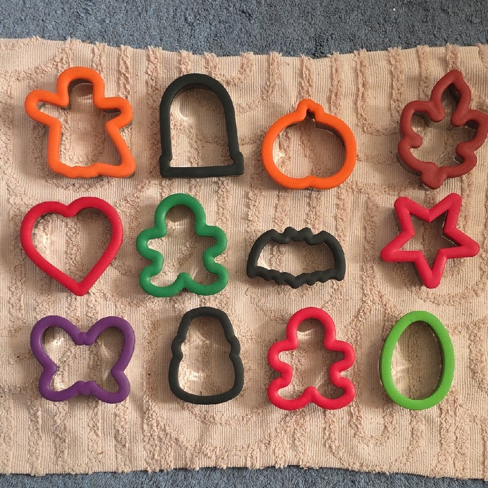 Colorful Cookie Cutter Collection, EUC, 12 Pieces